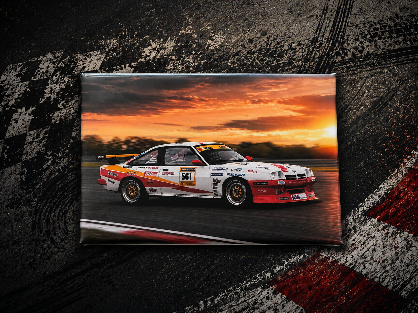 Premium Metallmagnet Opel Manta 561 mit Sunset-Hintergrund